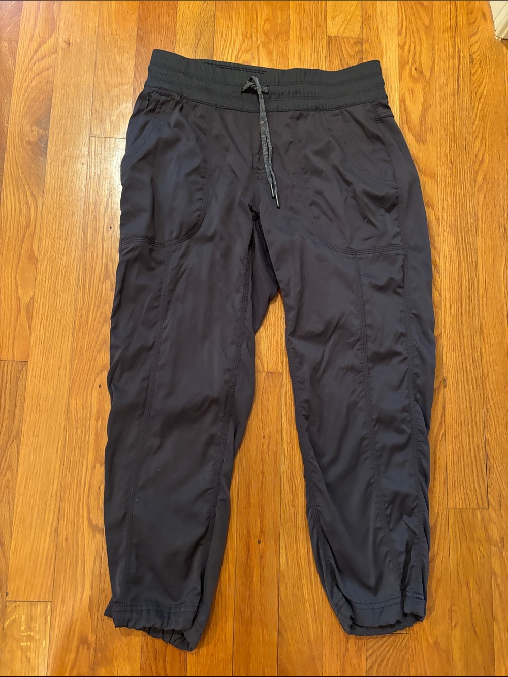 The North Face Dark Grey Women’s Aphrodite 2.0 Capri Pant Size Small